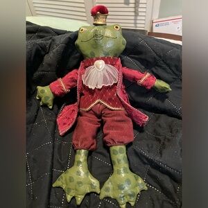 Katherine’s Collection/Wayne Kleski King Frog
